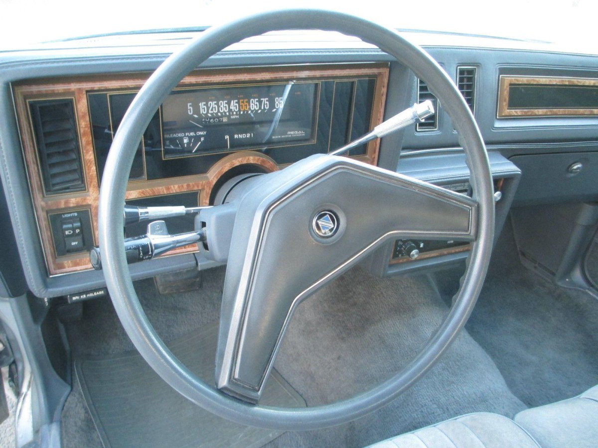 Бьюик Регал 1987 салон