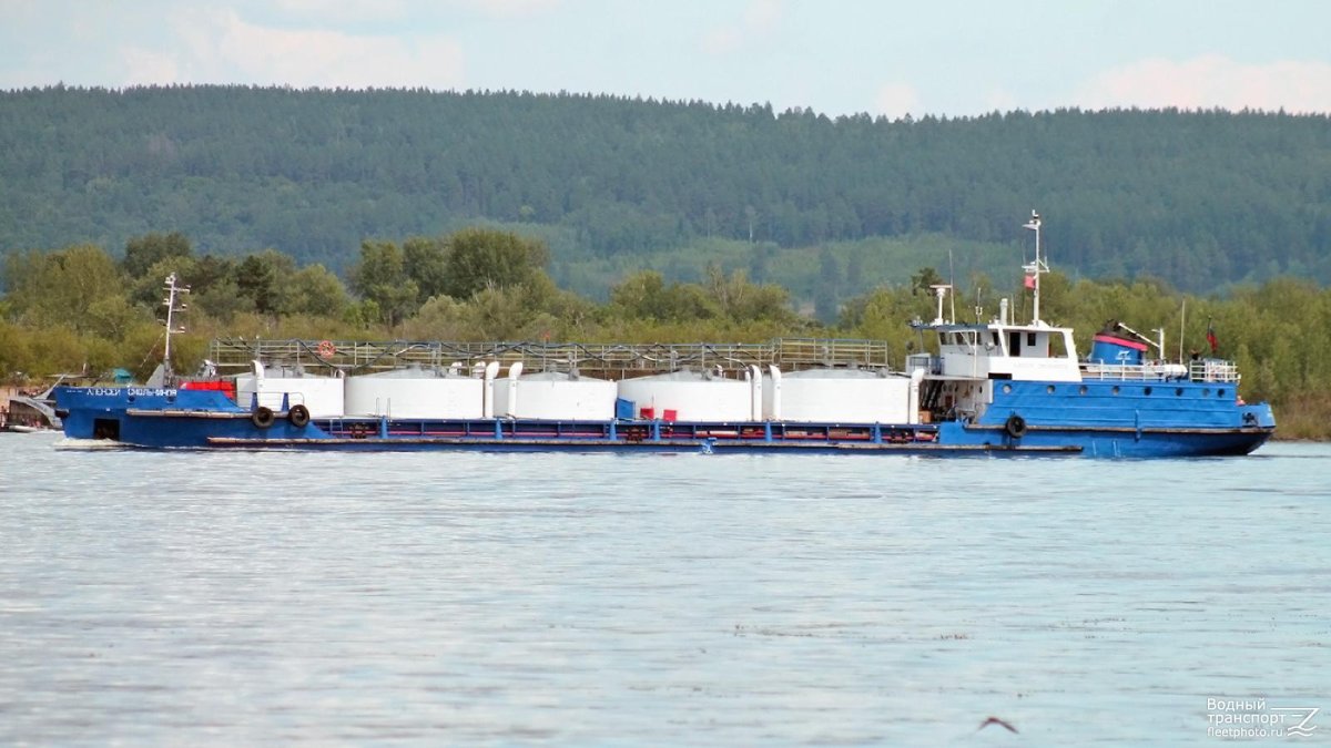 Грузовой теплоход