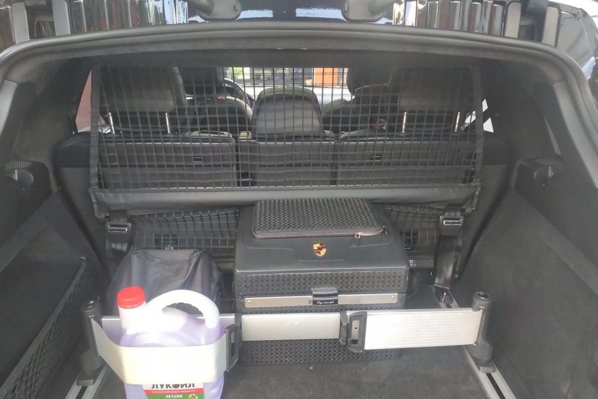 Багажное пространство Pontiac Aztek