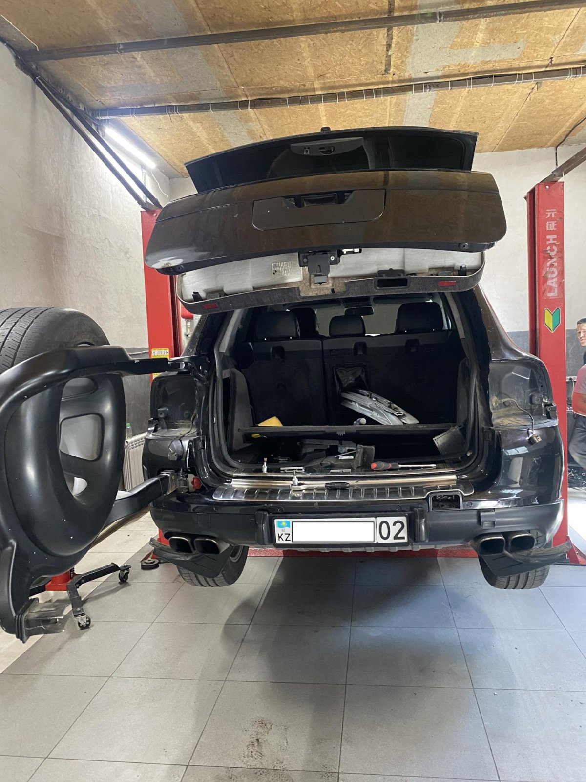 85753f2000mc заглушка багажника обшивки