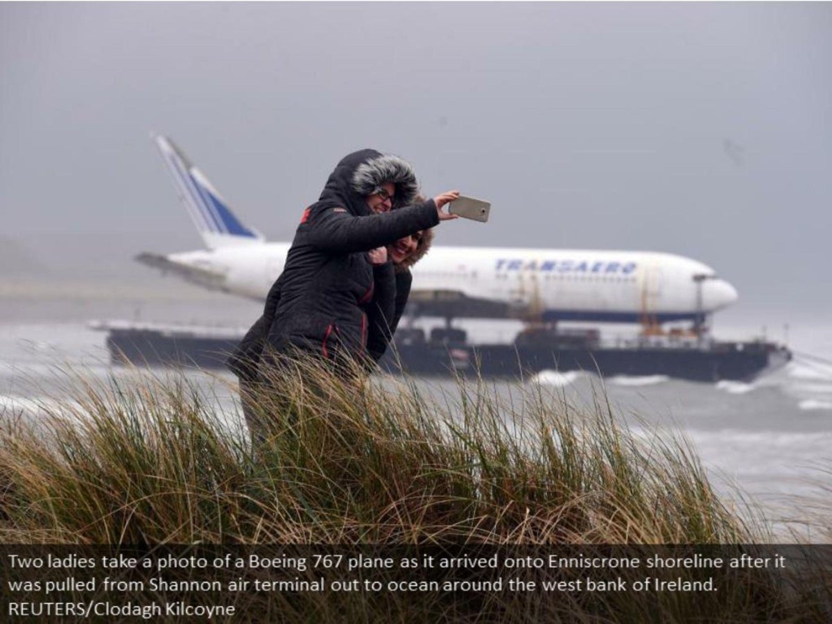 Самолёт пьёт