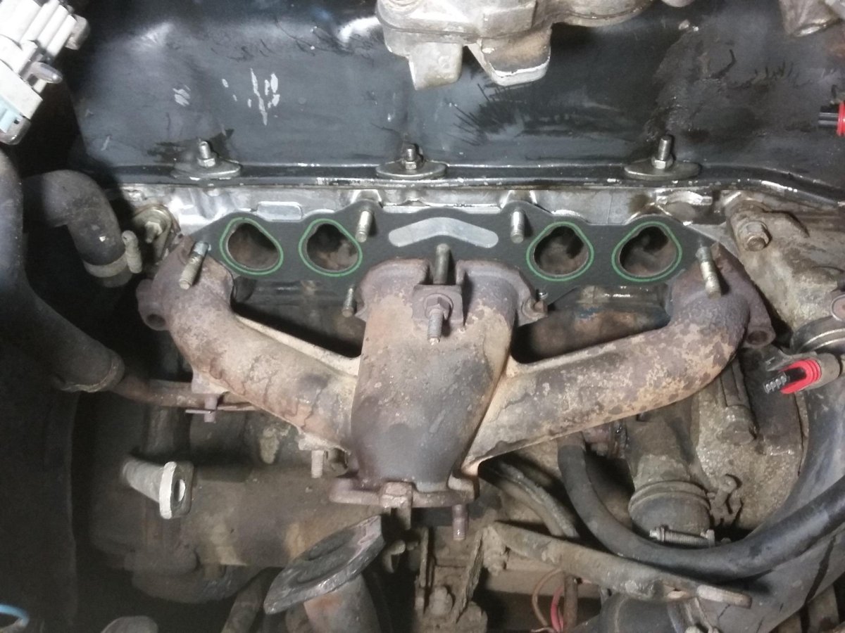 Впускной коллектор ВАЗ 2107