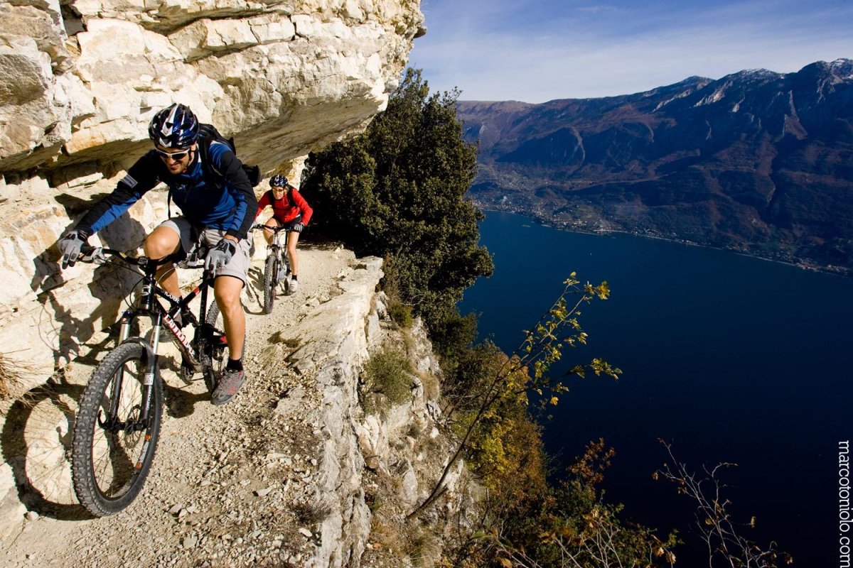 Горный велосипед в горах