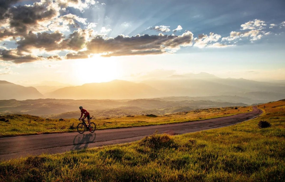 Велосипед на дороге