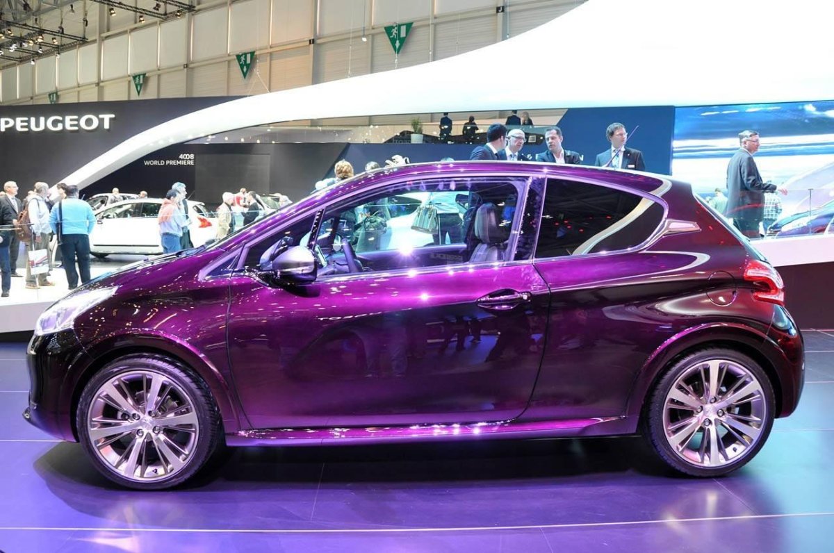 Пежо 208 фиолетовый