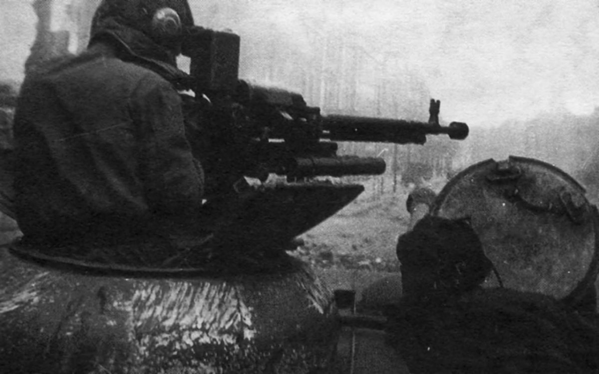 Пулемет ДШК на танке ИС-2