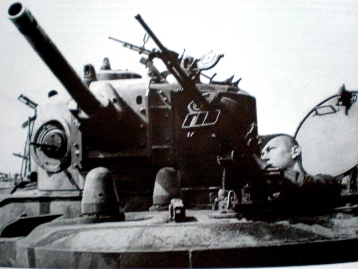 Бронепоезд зенитный пулемет