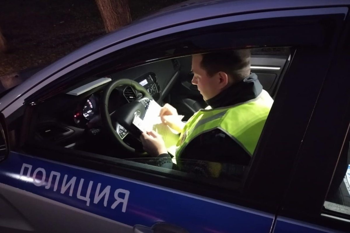 Авто с гаишником