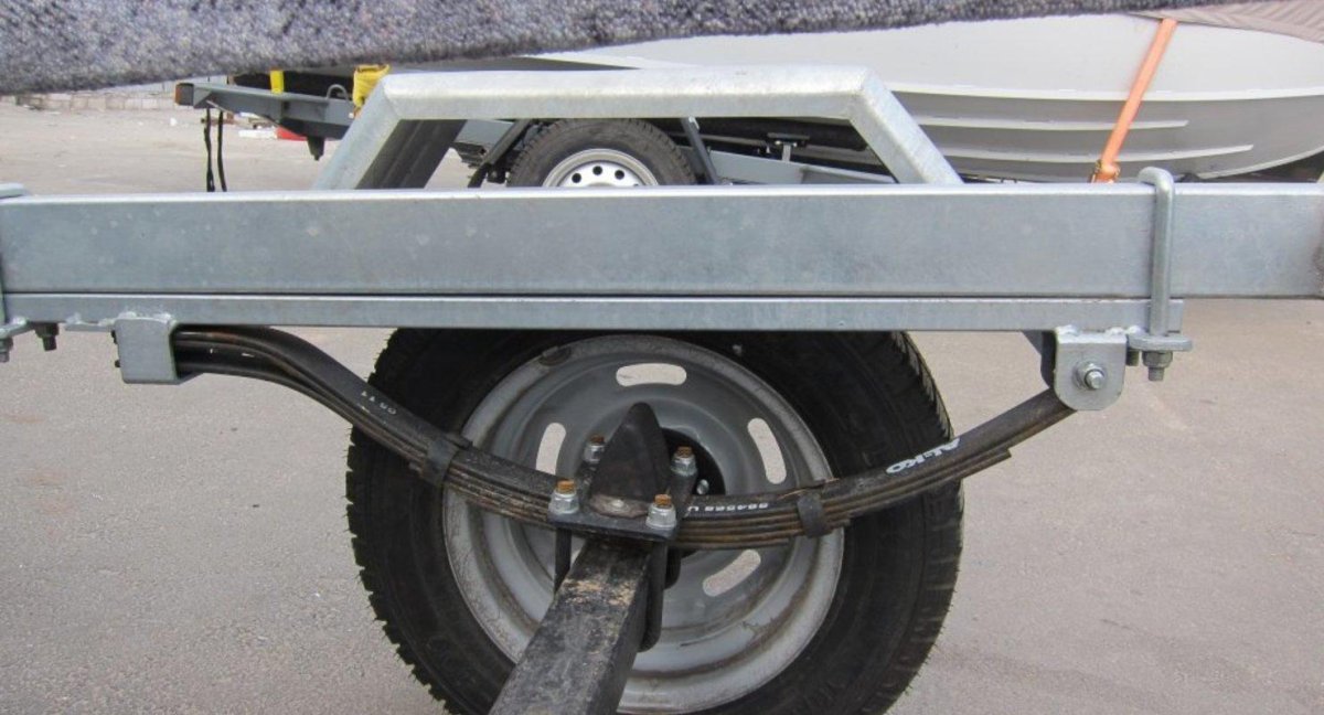 Крепление рессоры на прицепе МЗСА