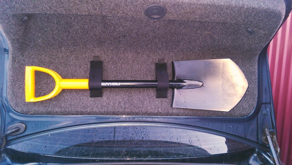 Лопата в багажник автомобиля