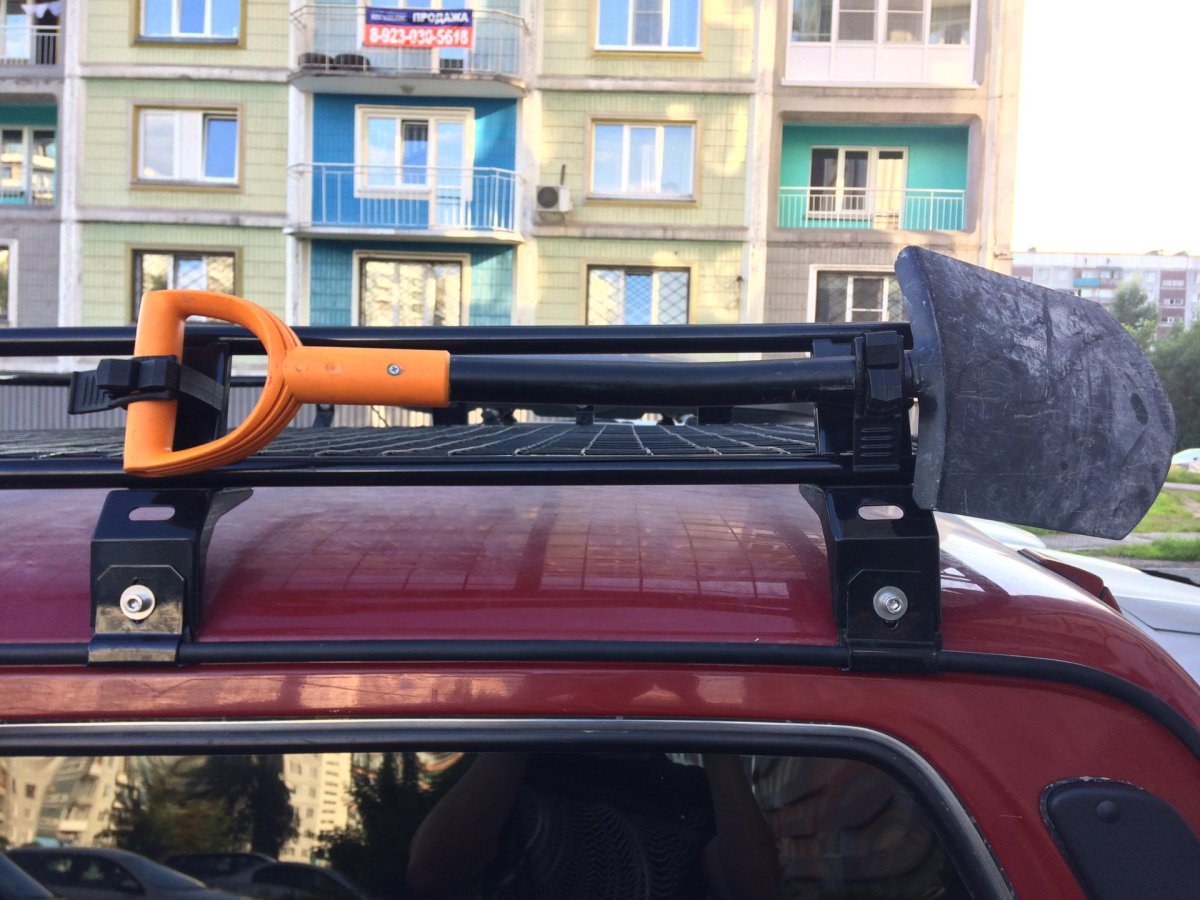 Крепление лопаты Паджеро 4