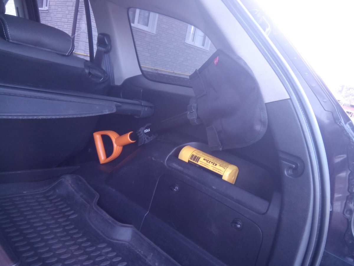 Крепление для лопаты на багажник