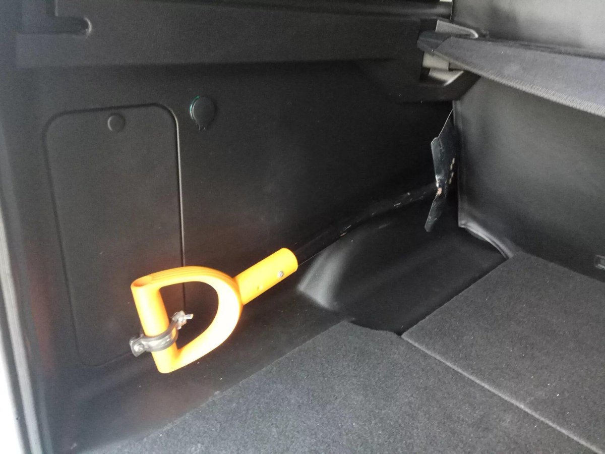 УАЗ Патриот крепление лопаты