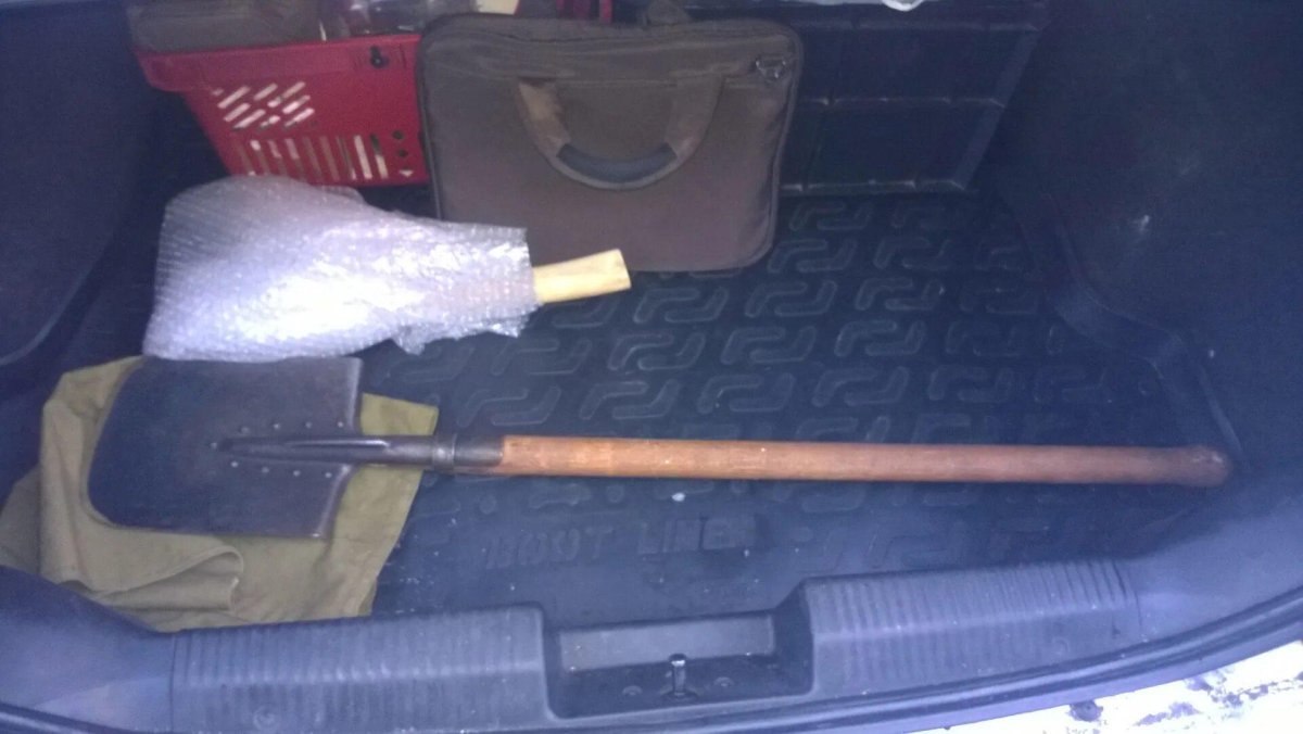 Лопата в багажник автомобиля