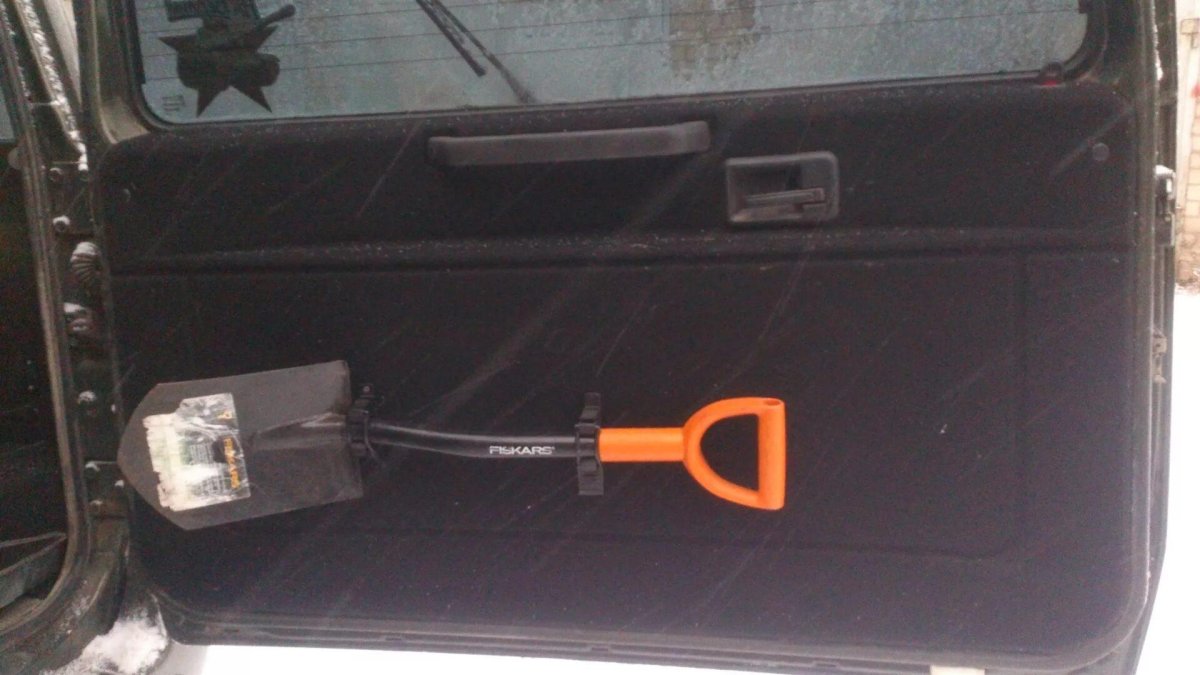 Крепеж для лопаты в УАЗ Патриот