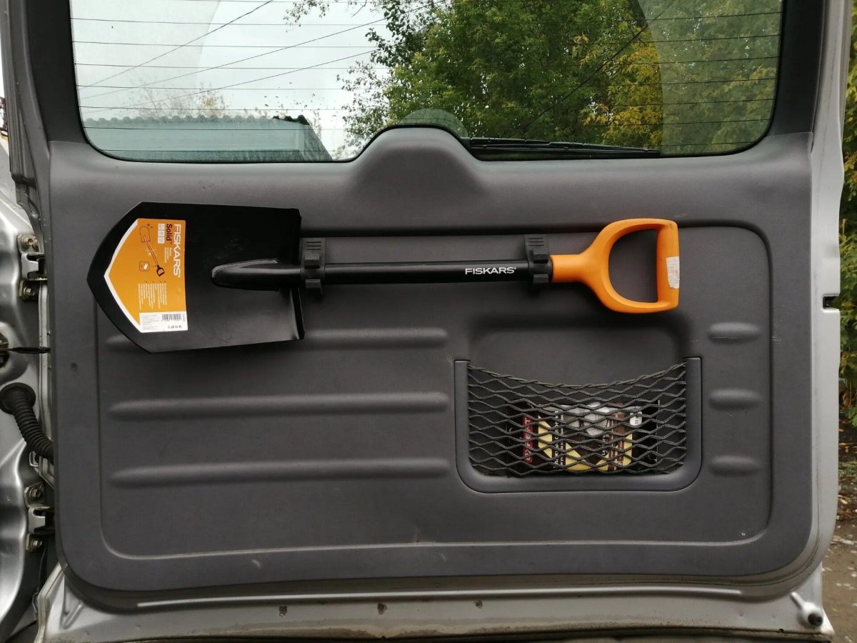 Крепление лопаты Паджеро 4