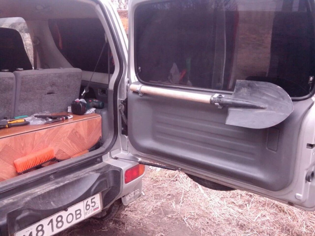 Лопата на Сузуки Джимни