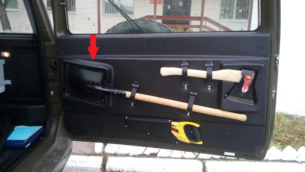 Крепления лопаты на УАЗ 469 на багажник