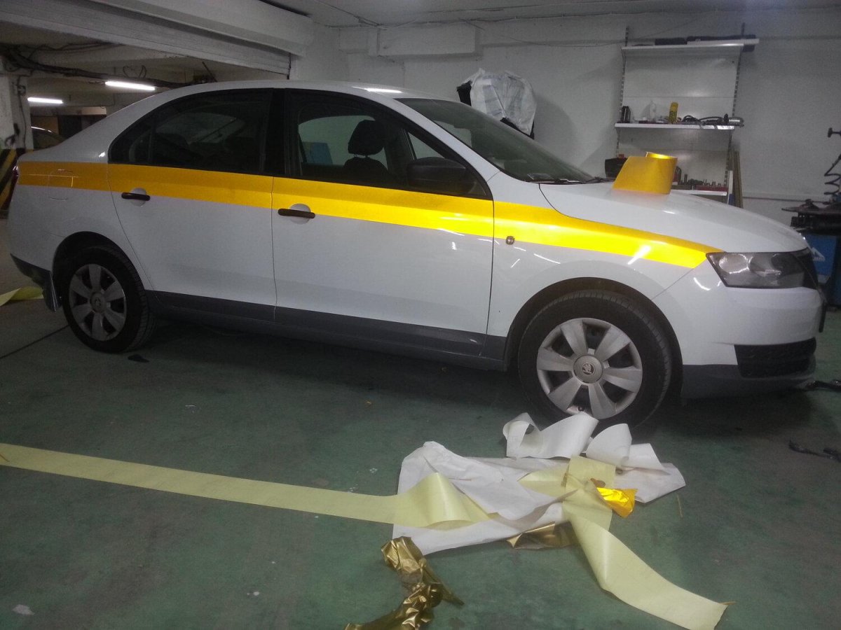 Такси бело желто серый оклейка