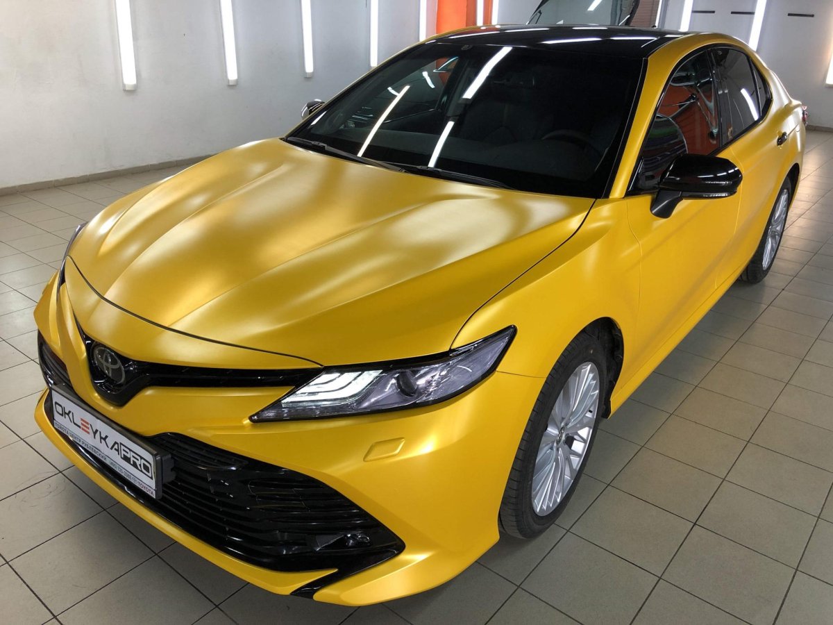 Тойота Камри v70 желтая пленка