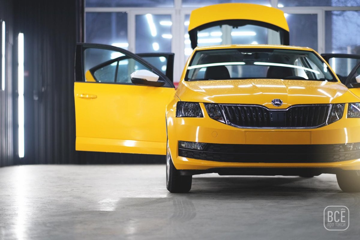 Шкода Октавия а7 желтая