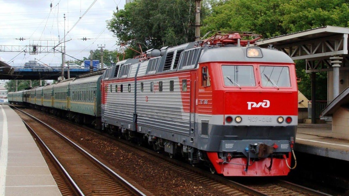 Поезд дальнего следования чс7