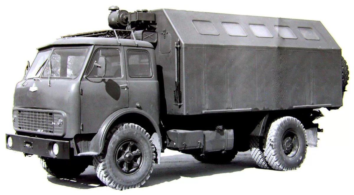 Грузовик МАЗ 5335