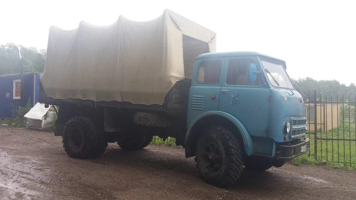 МАЗ 500 бортовой армейский