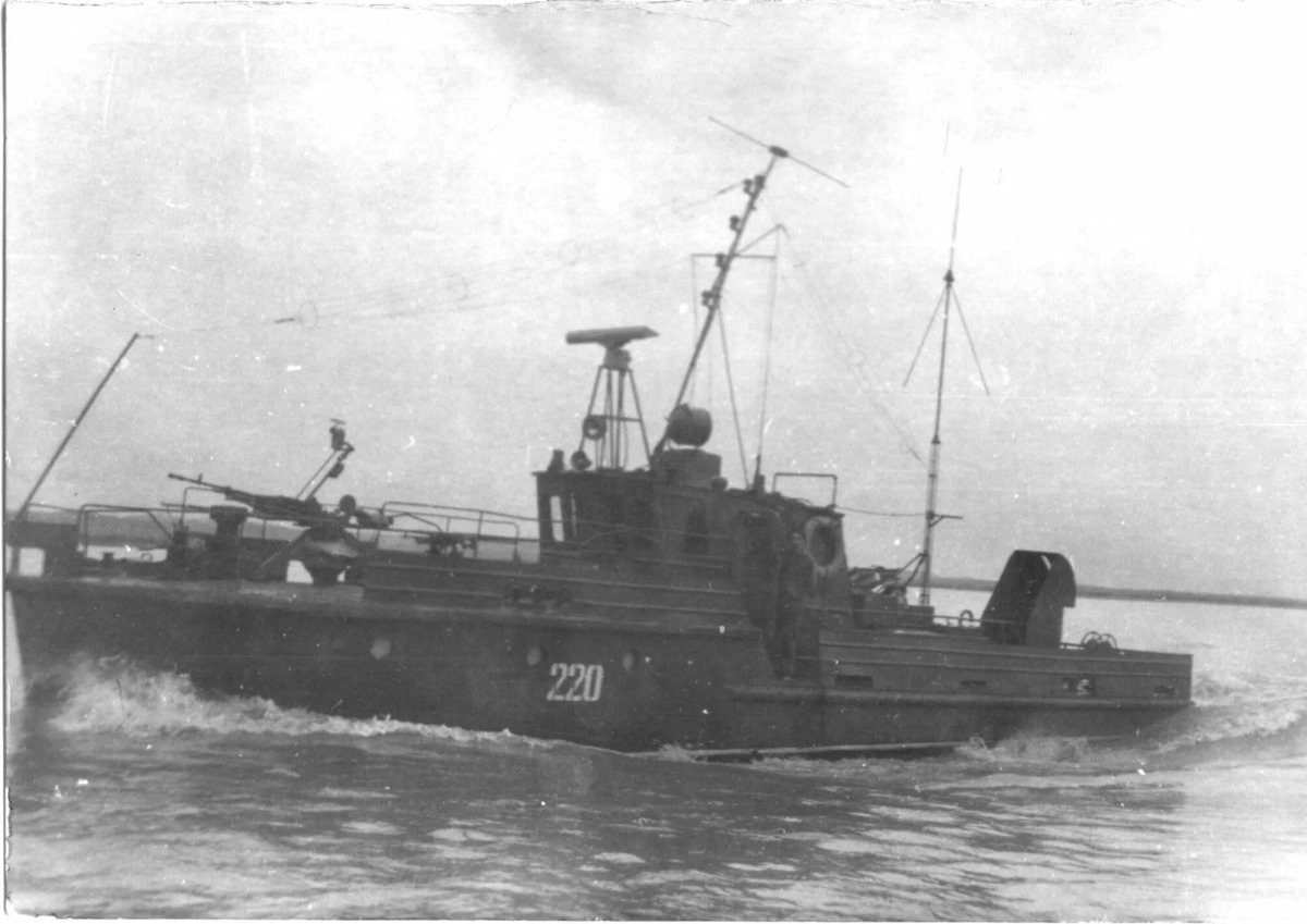 Катер костромич 1606