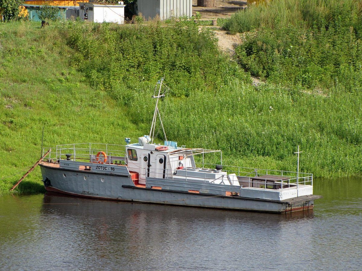 Катер костромич 1606