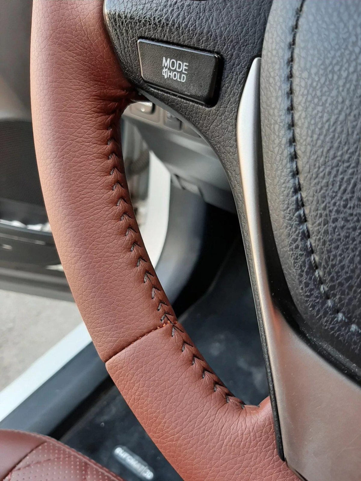 Toyota Prius обтяжка руля кожей