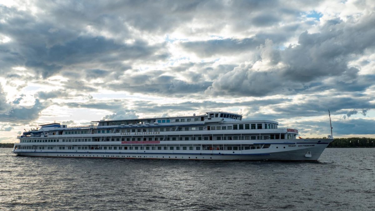 Теплоход Федор Достоевский