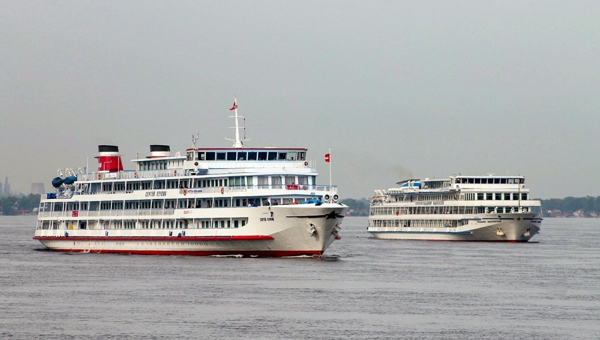 Теплоход Сергей Кучкин