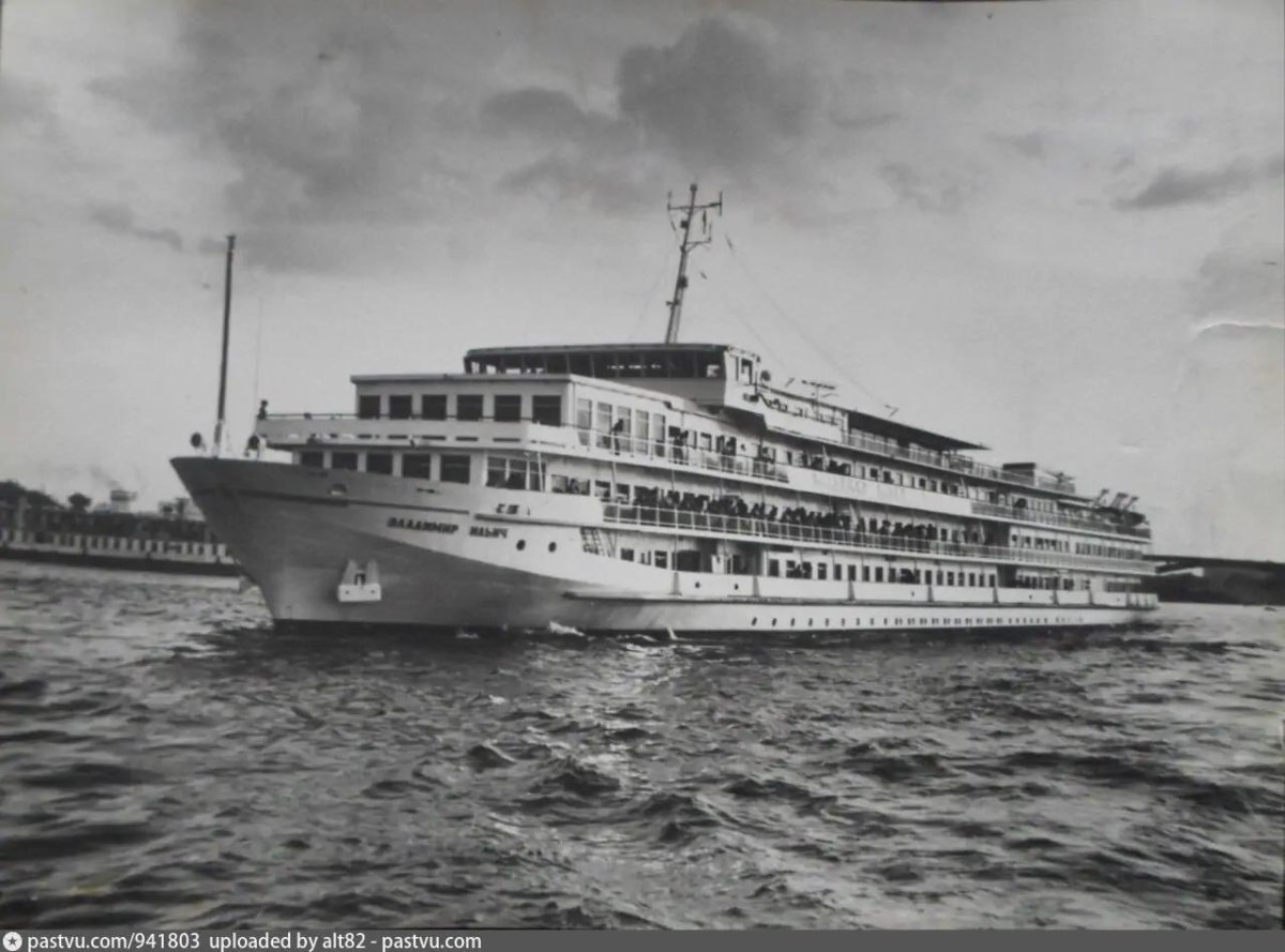 Теплоход Владимир Ильич