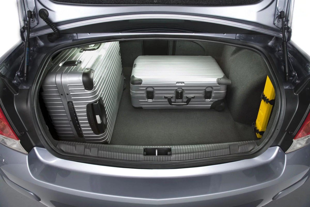 Опель Астра седан 2008 багажник