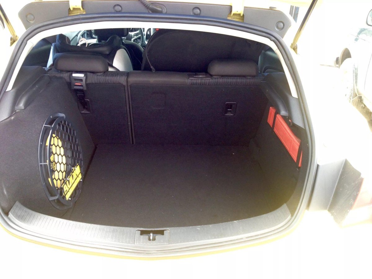 Opel Astra GTC багажник