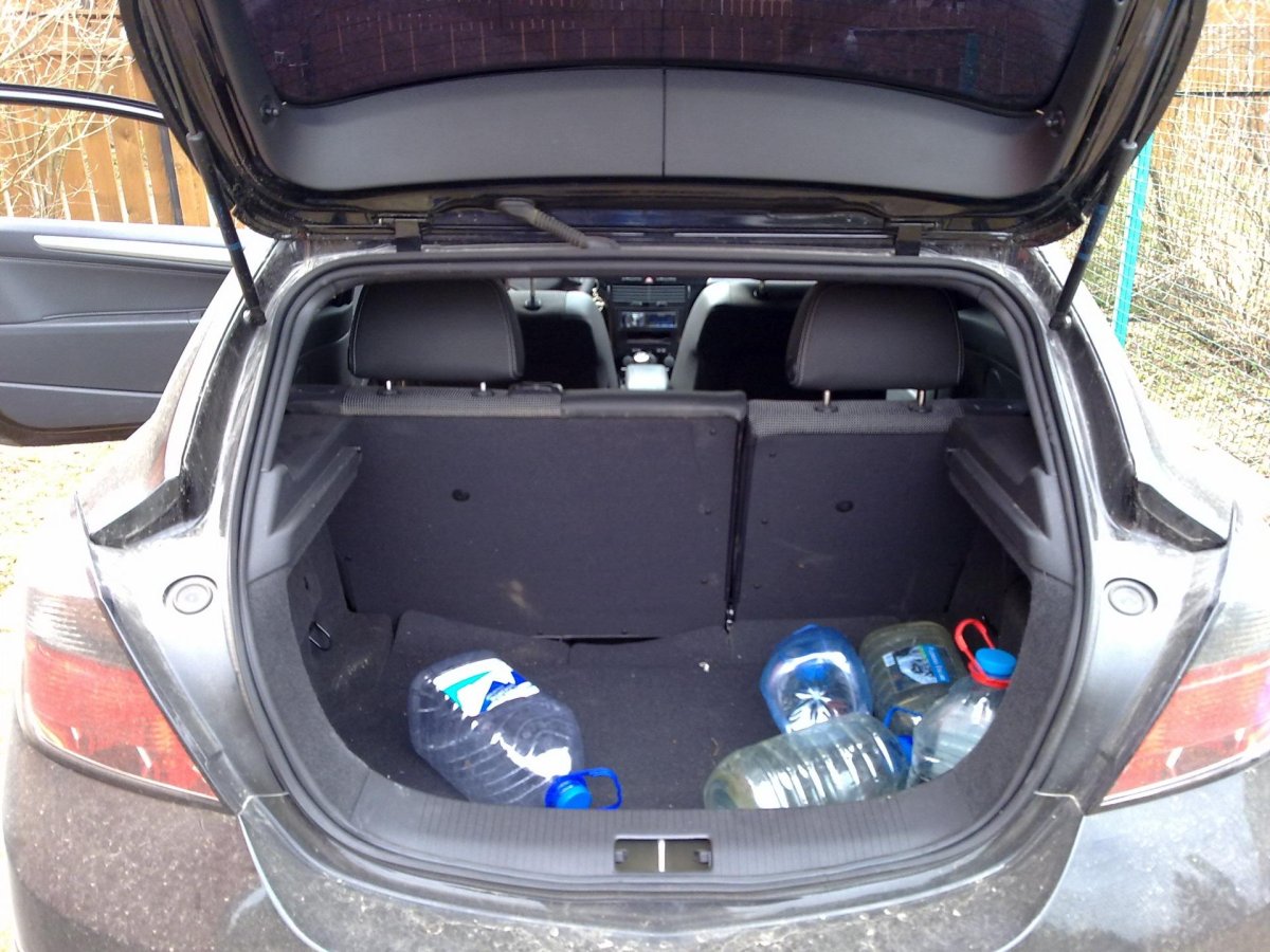 Опель Астра GTC багажник