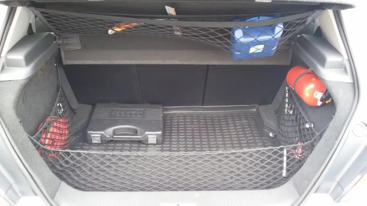 Сетка на штатное место в багажник Камри 50