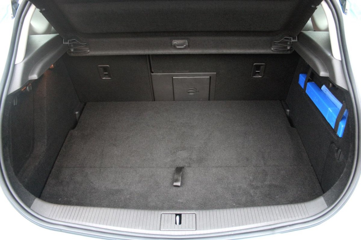 Опель Астра хэтчбек багажник