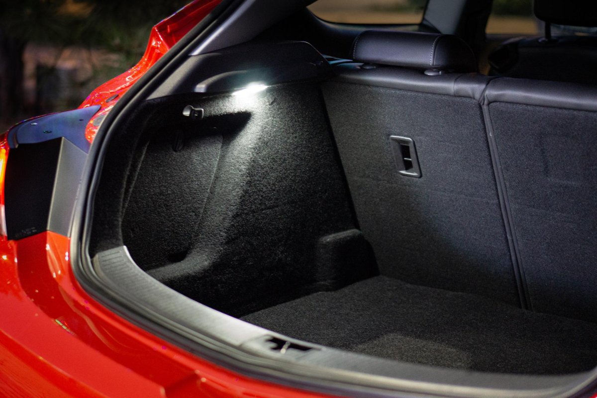 Опель Астра GTC багажник