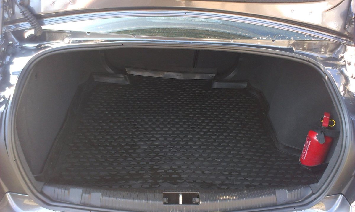 Opel Astra седан багажник