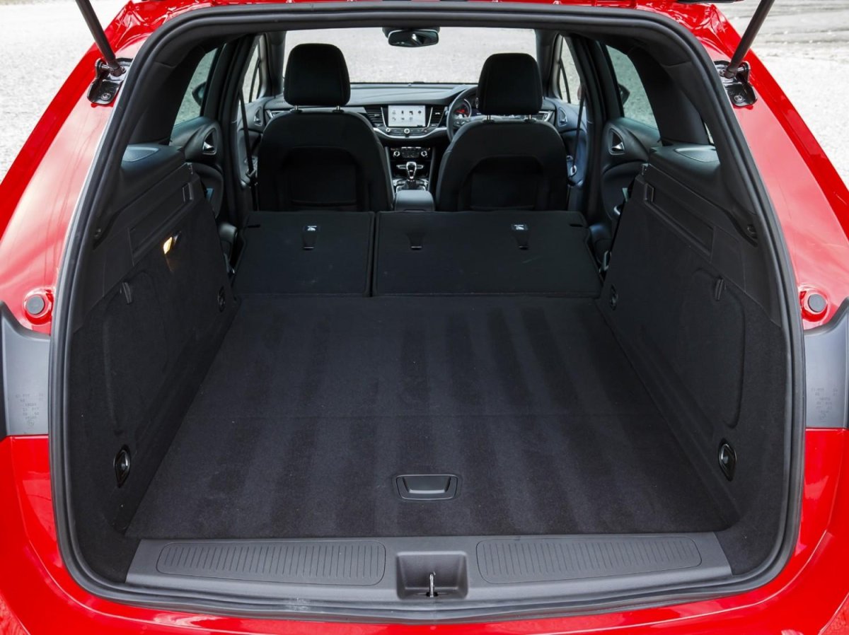 Opel Astra Sports Tourer багажник