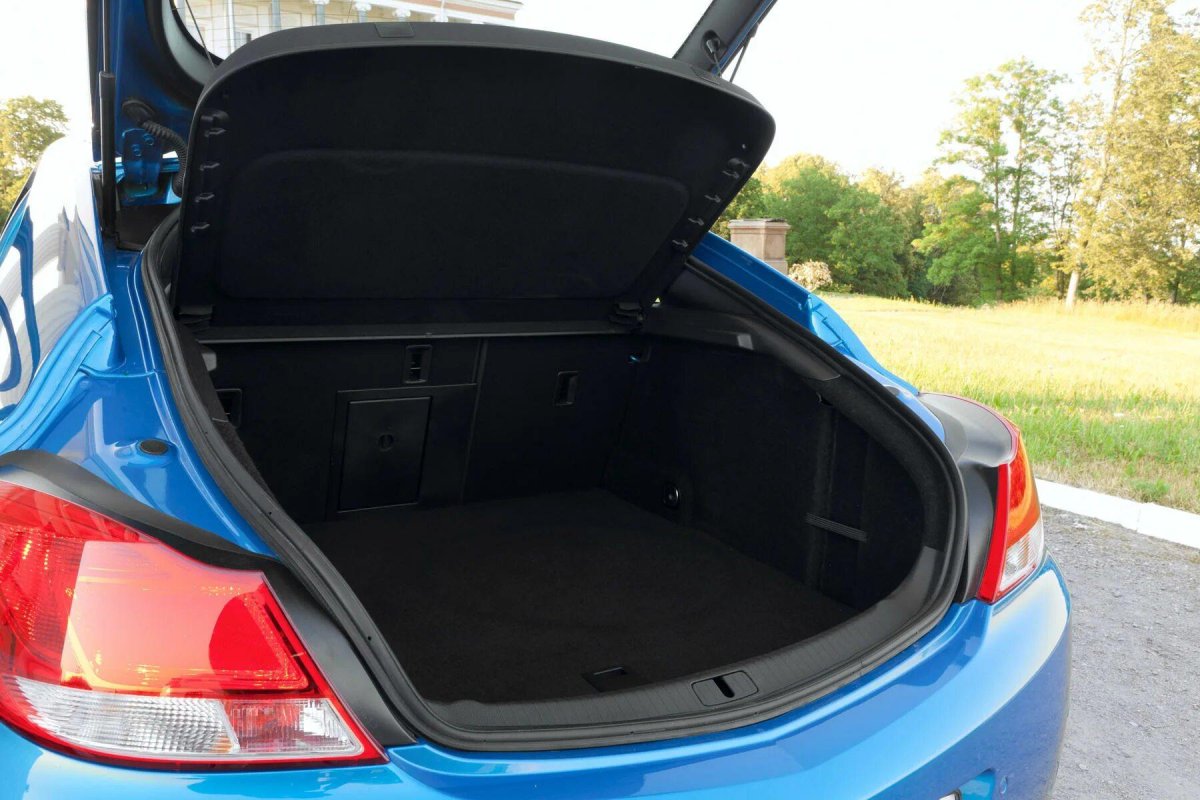 Опель Инсигния багажник