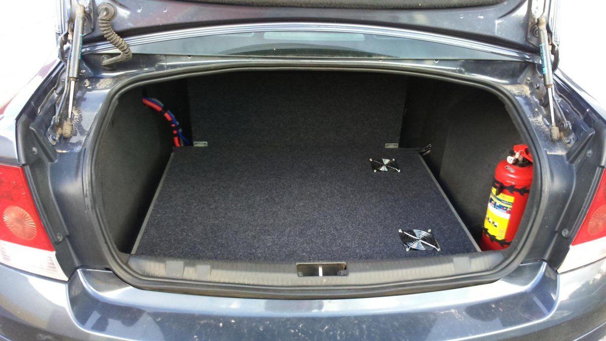 Opel Astra h седан багажник