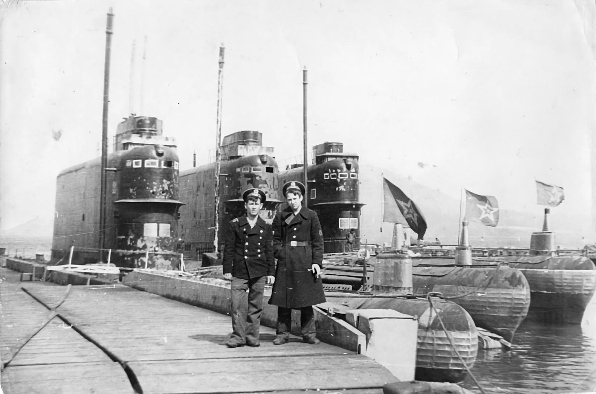 Залив стрелок бухта Конюшкова