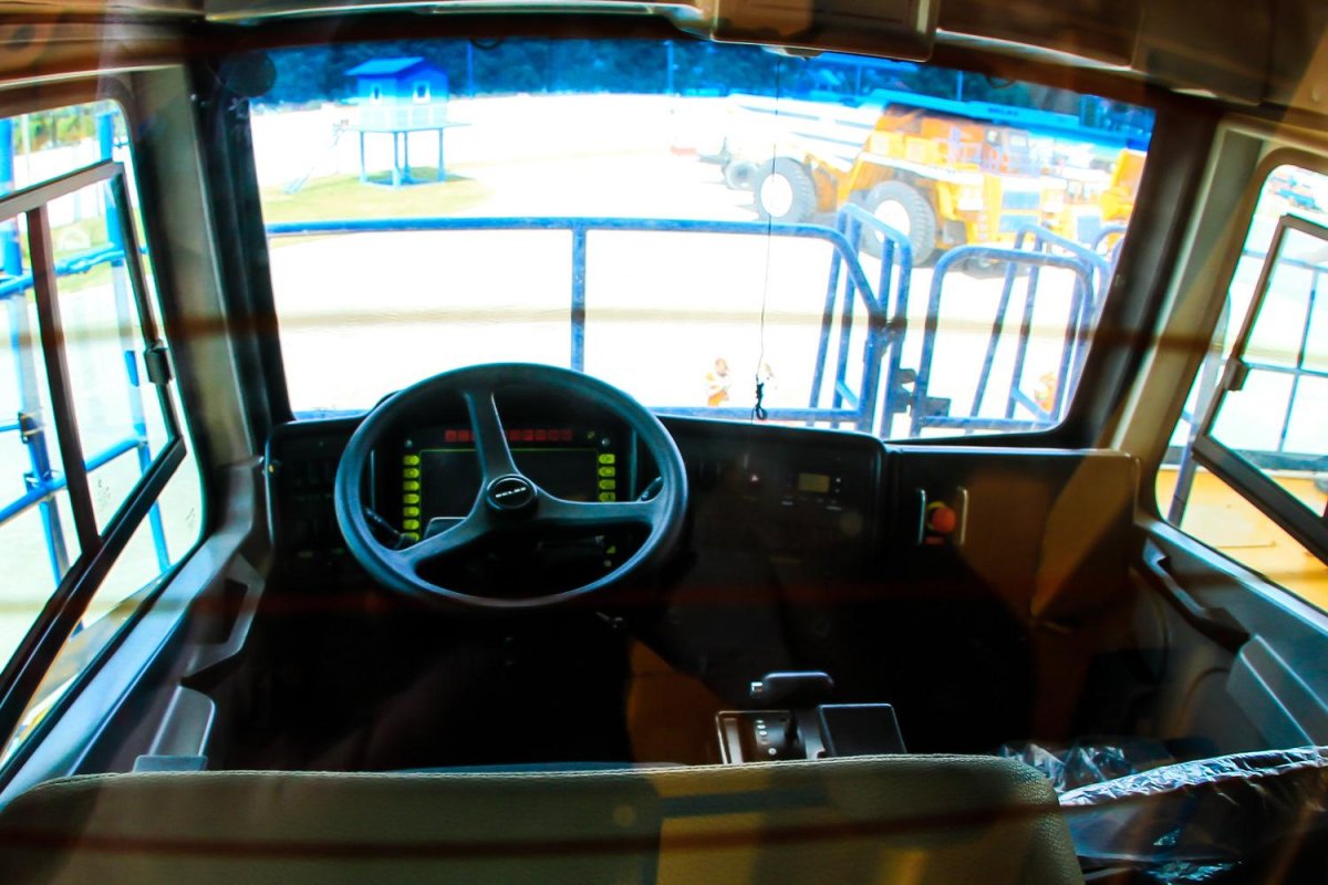 БЕЛАЗ 7540 кабина