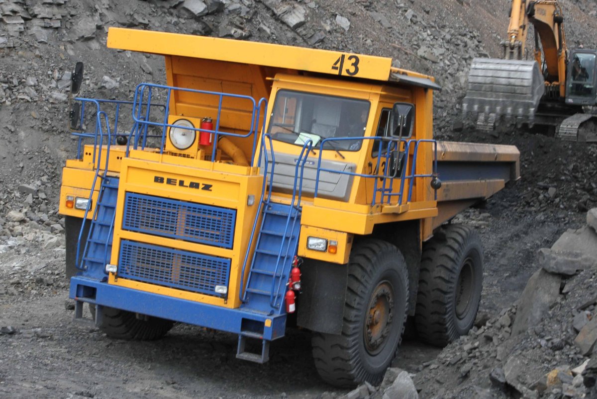 Самосвал БЕЛАЗ 7555 В
