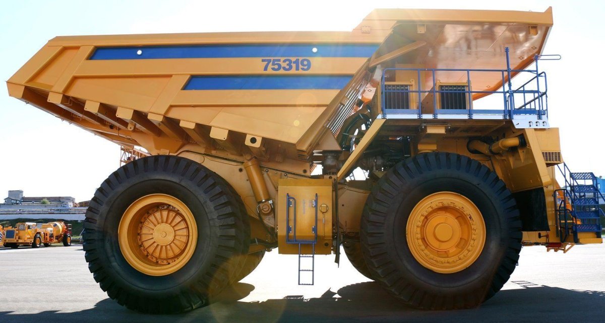 Карьерный самосвал БЕЛАЗ-75131
