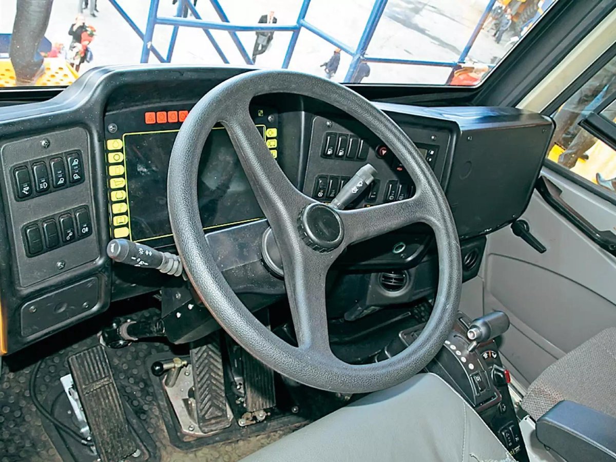 БЕЛАЗ-75710 кабина