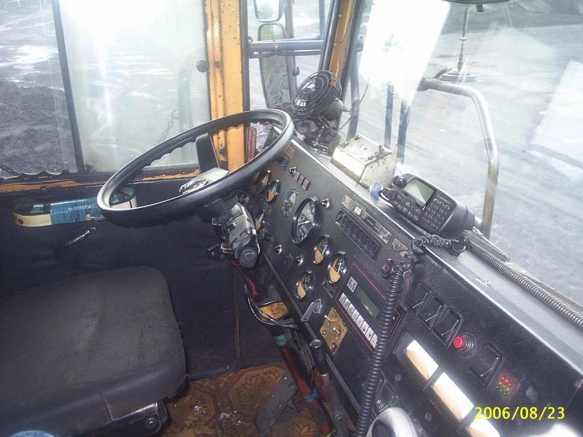 КРАЗ 260 кабина приборная панель